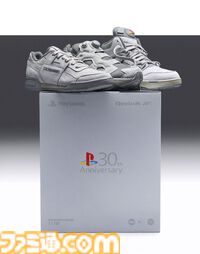 プレイステーションとReebok（リーボック）のコラボスニーカー発表。日本では10月24日からBEAMS限定で発売