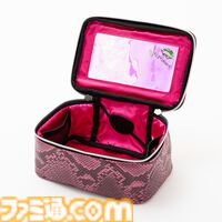 『龍が如く』ゴロ美ちゃんのメイクポーチが登場。透明窓付きで実用性もバツグン。ほかにも小野ミチオのショルダーポーチなど全5アイテムがラインアップ