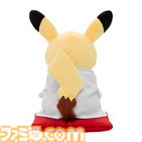 『ポケモン』日本将棋連盟とコラボ。藤井聡太八冠の王将駒を持つピカチュウぬいぐるみが登場。新将棋会館建設プロジェクトの返礼品として贈られる