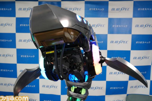 サメ型PCケース“Shark X”のメタル塗装バージョンが発売。サメが深海を泳ぐように空間を照らすRGBライト＆発光塗料がクール
