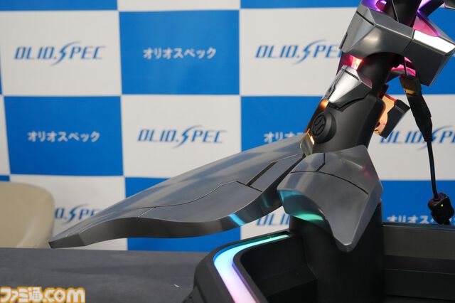 サメ型PCケース“Shark X”のメタル塗装バージョンが発売。サメが深海を泳ぐように空間を照らすRGBライト＆発光塗料がクール