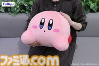 『星のカービィ』のプライズ“いっしょにねんねBIGぬいぐるみ”が10月2週目より登場。ごろごろしてるカービィがかわいい約40cmビッグサイズ