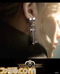 『キングダム ハーツ』キーブレードやXIII機関のシンボルマークがピアス／イヤリングに。優雅なきらめきで耳元を彩る【10月27日17時予約開始】