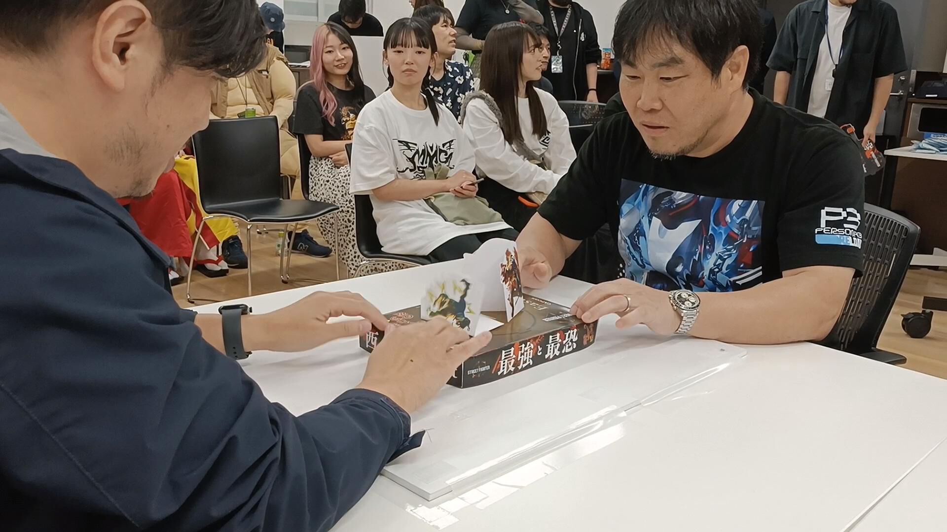【スト6 × かまいたちの夜】コラボグッズはまさかの"トントン相撲"!? いろんな会社の大人が"ガチ"でトントン相撲する企業対抗戦"Finger Impact championship"をリポート