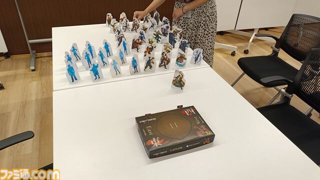 【スト6 × かまいたちの夜】コラボグッズはまさかの"トントン相撲"!? いろんな会社の大人が"ガチ"でトントン相撲する企業対抗戦"Finger Impact championship"をリポート