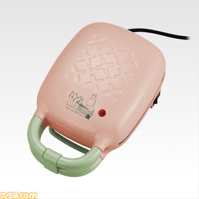 『ムーミン』一番くじが本日（10/11）発売。ムーミンやしき型のティーポットが登場。ドアから顔をのぞかせるムーミンがかわいい