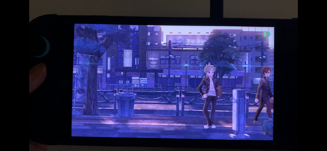 『十三機兵防衛圏』のゲーム画面。主人公が画面の端に向かって歩き続けている様子