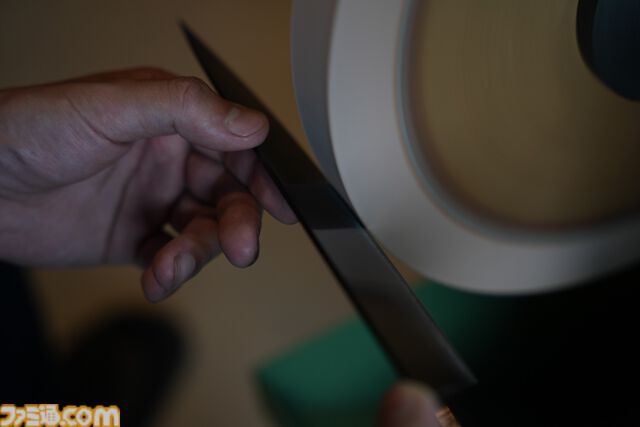 『るろうに剣心』緋村剣心の逆刃刀が本物の包丁に。日本一の刃物産地・関市で作られた職人仕上げの本格仕様。購入特典は“九頭龍閃”まな板