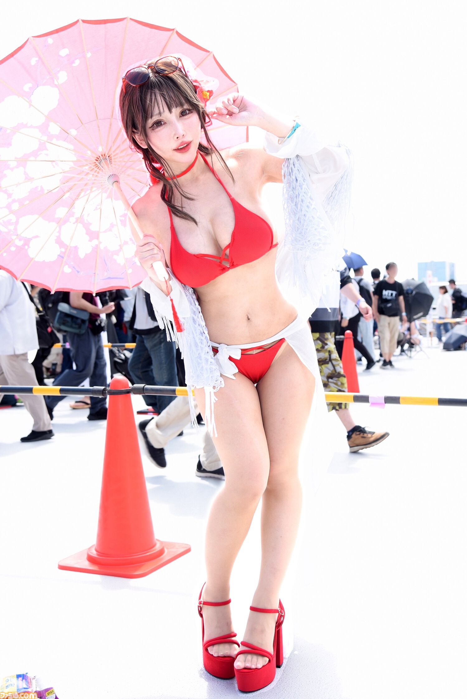 【コスプレ】水着姿の『スト6』春麗から、チアガール衣装の『NIKKE』クレイ、『遊☆戯☆王』ブラック・マジシャン・ガールまで。夏コミと同じく“池ハロ2025”でも格ゲーコスがヒットの予感