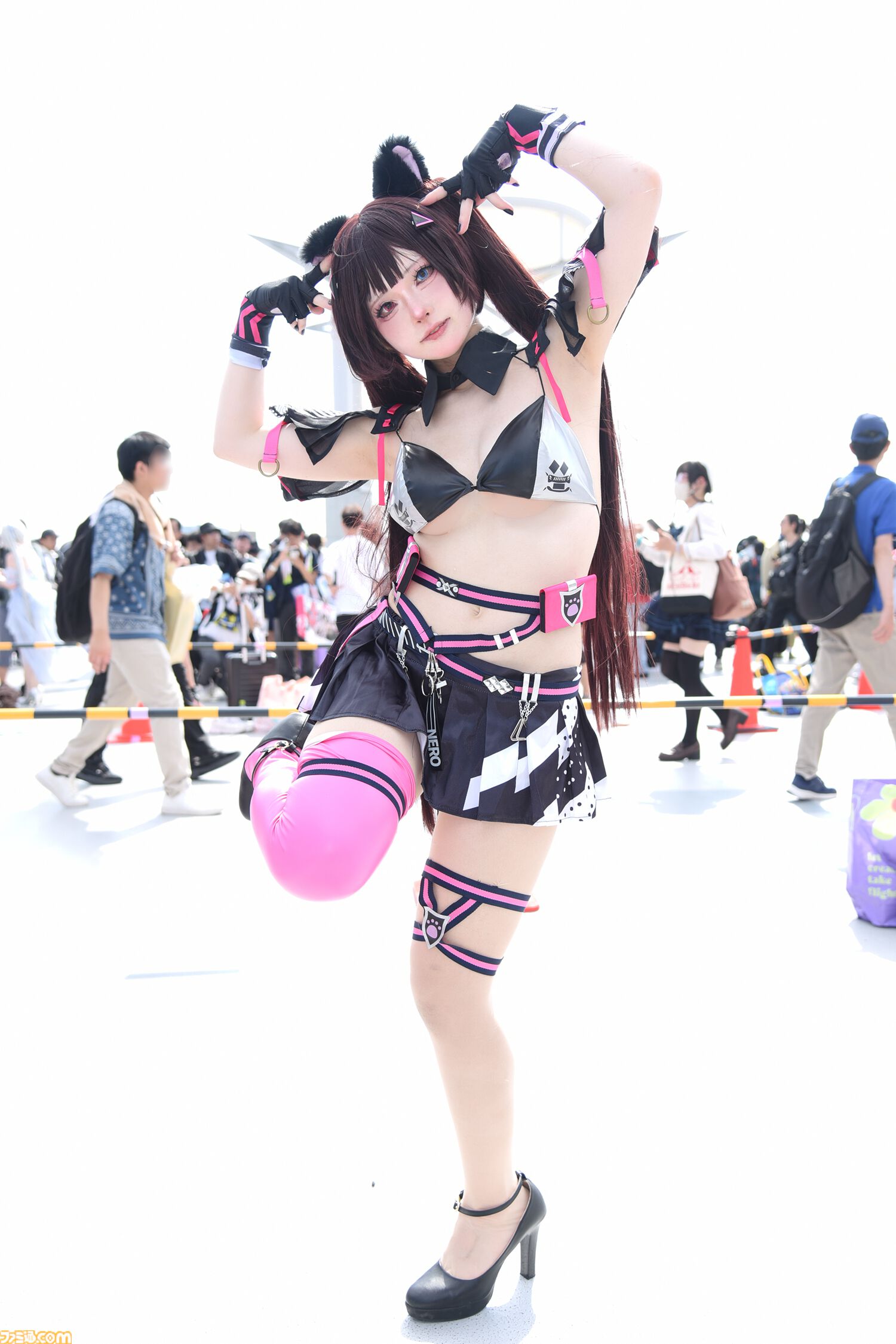 【コスプレ】水着姿の『スト6』春麗から、チアガール衣装の『NIKKE』クレイ、『遊☆戯☆王』ブラック・マジシャン・ガールまで。夏コミと同じく“池ハロ2025”でも格ゲーコスがヒットの予感