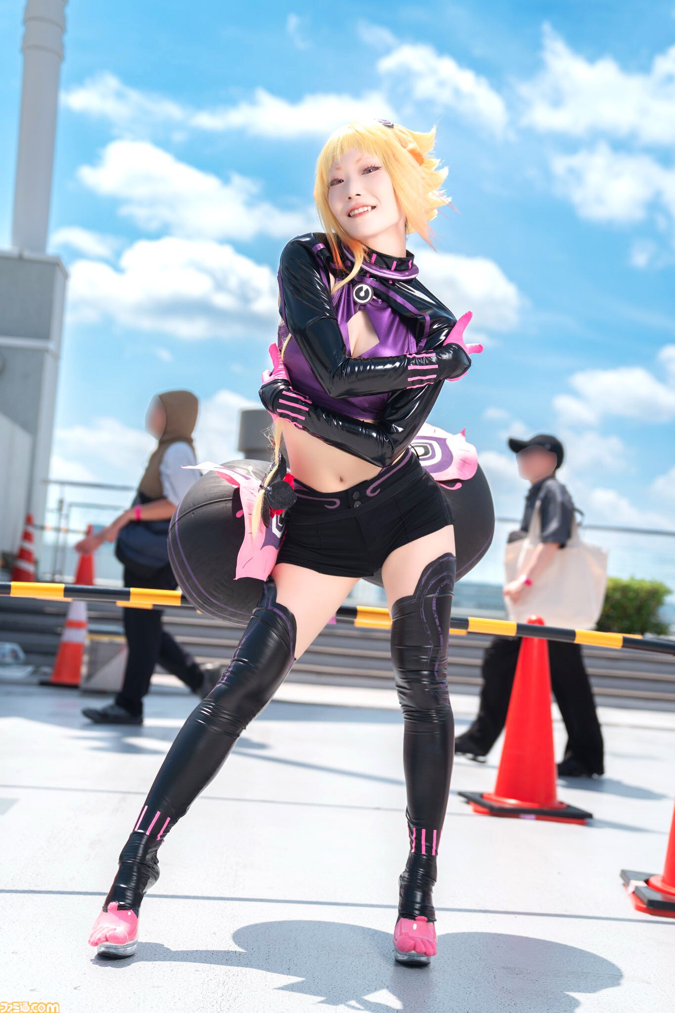 【コスプレ】水着姿の『スト6』春麗から、チアガール衣装の『NIKKE』クレイ、『遊☆戯☆王』ブラック・マジシャン・ガールまで。夏コミと同じく“池ハロ2025”でも格ゲーコスがヒットの予感