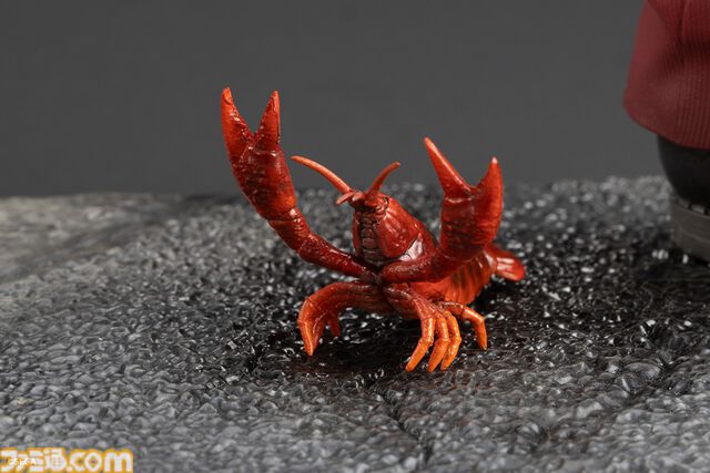 『龍が如く』春日一番が勇者みあふれるポーズでフィギュア化！ 相棒のナンシーちゃんも付属。セガストア オンライン特典はイセザキロードの布ポスター