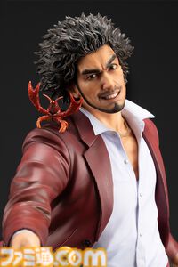 『龍が如く』春日一番が勇者みあふれるポーズでフィギュア化！ 相棒のナンシーちゃんも付属。セガストア オンライン特典はイセザキロードの布ポスター