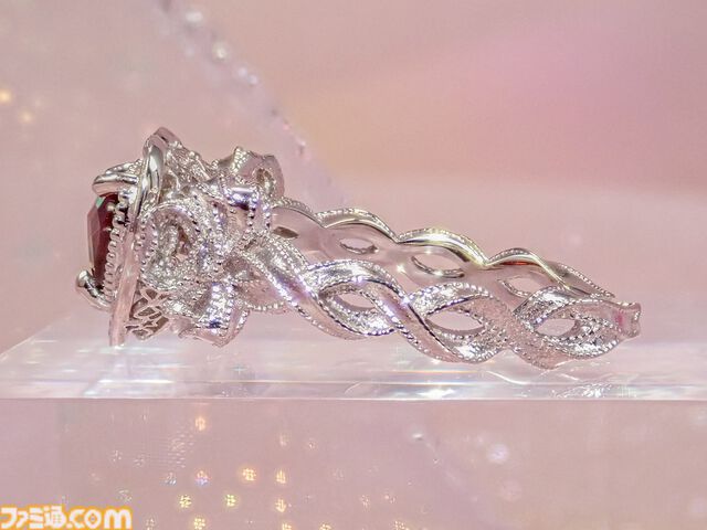 【1回10000円のカプセルトイ】『大人のセボンスター　ハートキーペンダント』11/15より計100個限定で発売。10個に1個は天然ダイヤモンド付き