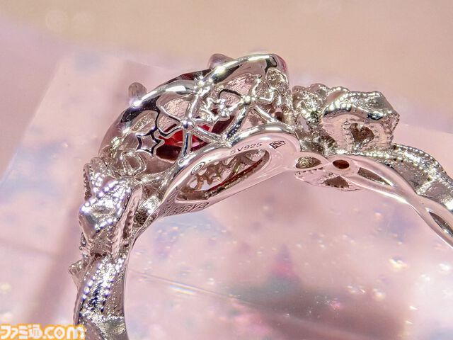 【1回10000円のカプセルトイ】『大人のセボンスター　ハートキーペンダント』11/15より計100個限定で発売。10個に1個は天然ダイヤモンド付き