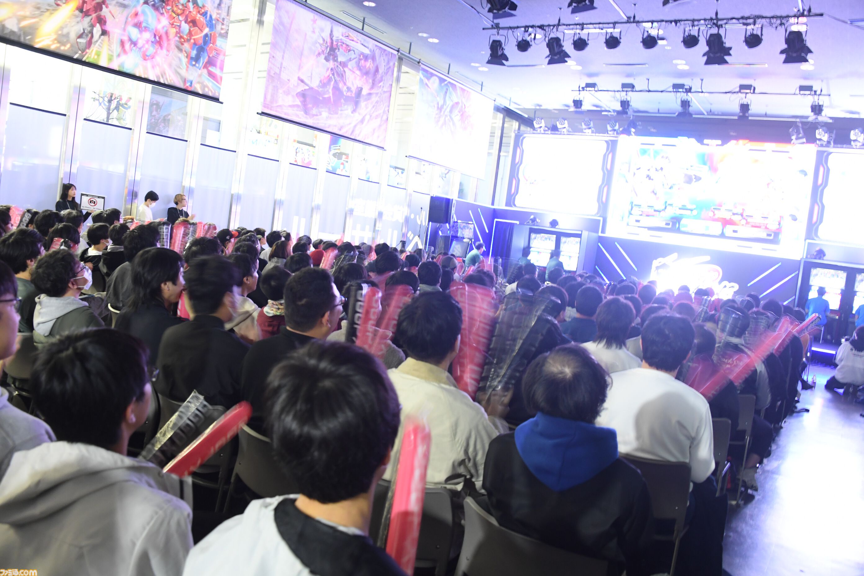 『機動戦士ガンダム EXVS.2 IB』スーパープレイ続出で会場大熱狂！ 極限の攻防で観客を歓喜の渦に巻き込んだ“GGGP×RAGE”OPEN部門 本戦をリポート