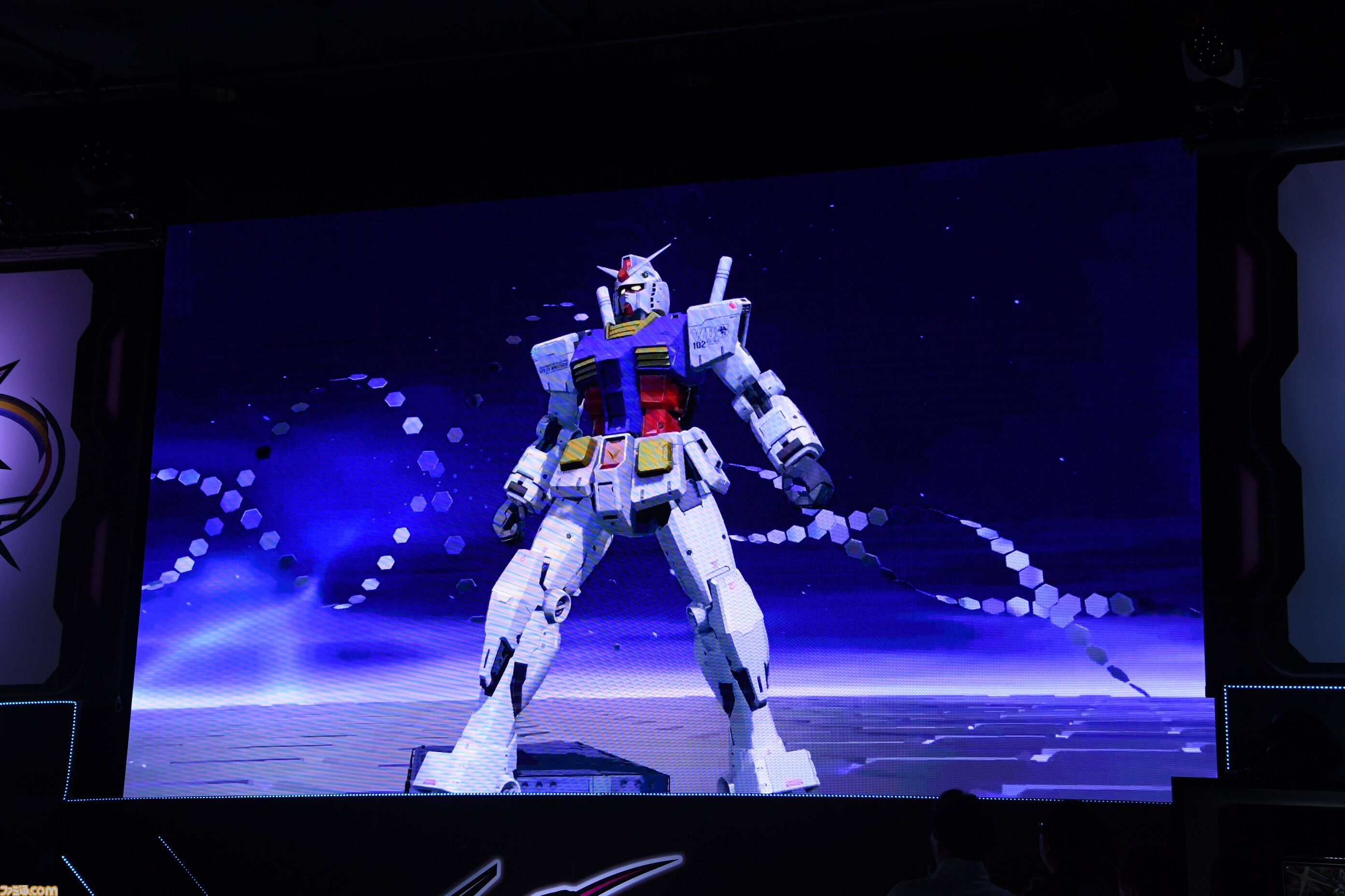 『機動戦士ガンダム EXVS.2 IB』スーパープレイ続出で会場大熱狂！ 極限の攻防で観客を歓喜の渦に巻き込んだ“GGGP×RAGE”OPEN部門 本戦をリポート