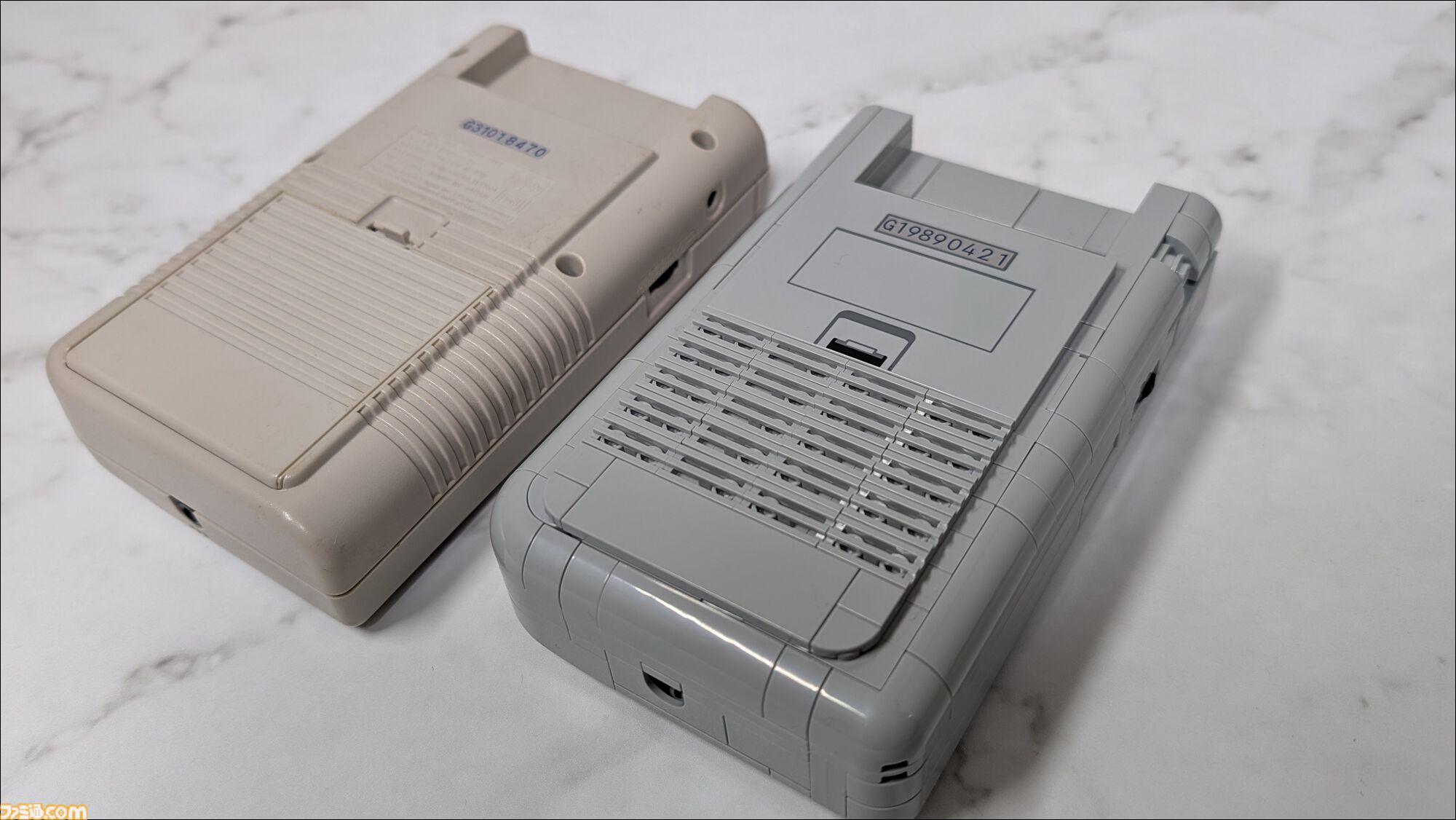 レゴのゲームボーイを作ってみました！ 実物と並べてわかる再現度の高さ、ボタンやスリッドのディテールに感動