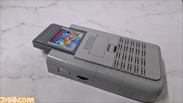 レゴのゲームボーイを作ってみました！ 実物と並べてわかる再現度の高さ、ボタンやスリッドのディテールに感動