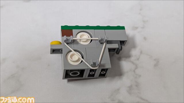 レゴのゲームボーイを作ってみました！ 実物と並べてわかる再現度の高さ、ボタンやスリッドのディテールに感動