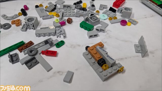 レゴのゲームボーイを作ってみました！ 実物と並べてわかる再現度の高さ、ボタンやスリッドのディテールに感動