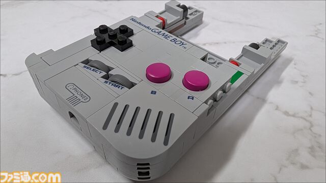 レゴのゲームボーイを作ってみました！ 実物と並べてわかる再現度の高さ、ボタンやスリッドのディテールに感動