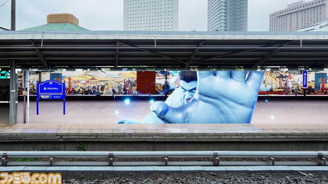 迫りくる電車からネコを救え！ 巨大魔人力士が登場するPS5のCMが両国駅巨大モニターに登場。PS5の魅力をアピールする“It Happens on PS5”キャンペーンの一環として実施