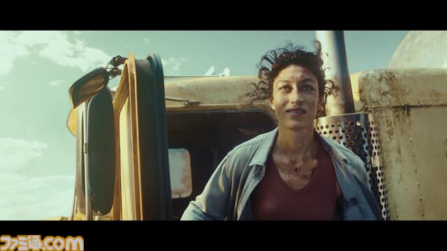 迫りくる電車からネコを救え！ 巨大魔人力士が登場するPS5のCMが両国駅巨大モニターに登場。PS5の魅力をアピールする“It Happens on PS5”キャンペーンの一環として実施