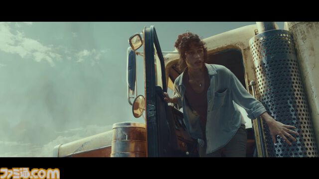 迫りくる電車からネコを救え！ 巨大魔人力士が登場するPS5のCMが両国駅巨大モニターに登場。PS5の魅力をアピールする“It Happens on PS5”キャンペーンの一環として実施