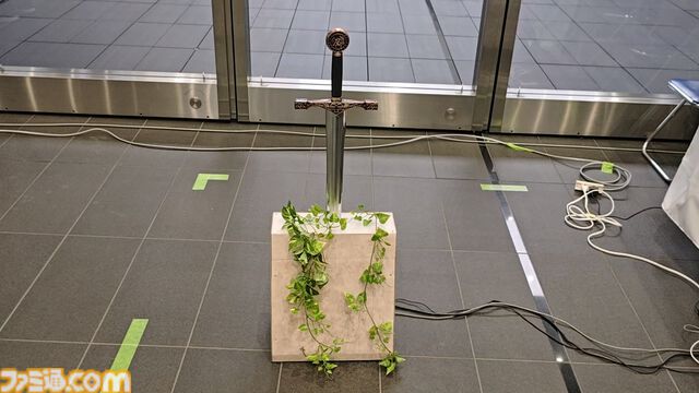 『伝説の剣』石座から剣を抜けるかチャレンジする設置型ゲーム。成功率5%未満。選ばれし者になろうとしたけどなれませんでした【デジゲー博2025】