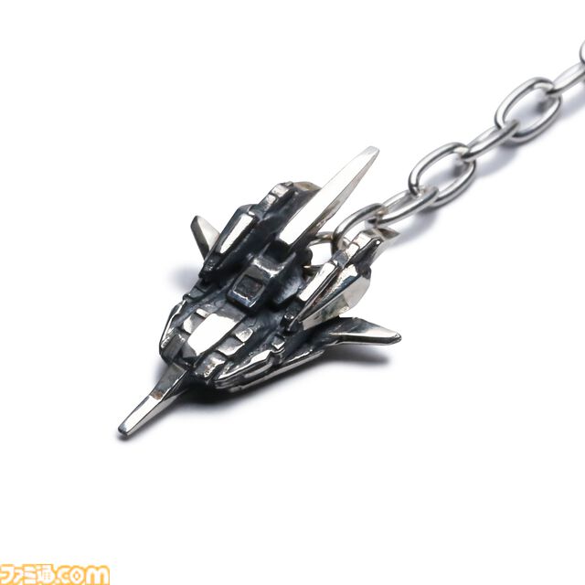 Zガンダム＆百式のアクセサリーコレクションが登場。頭部を再現した指輪や、ぶら下がる百式のネックレスがラインアップ