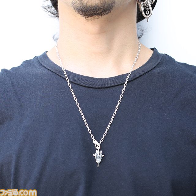 Zガンダム＆百式のアクセサリーコレクションが登場。頭部を再現した指輪や、ぶら下がる百式のネックレスがラインアップ