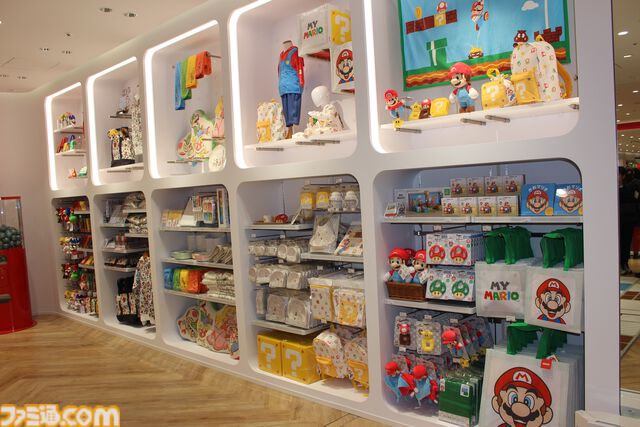 Nintendo FUKUOKAがオープン。見ているだけでも楽しい店内の様子を写真たっぷりでリポート。ここでしか買えない限定商品や新商品も登場