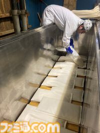 アニメ『野原ひろし 昼メシの流儀』の日本酒が発売決定。“金のひろし”は辛口な特別純米酒、“銀のひろし”は日本酒ベースにライム果汁を加えた和風リキュールに