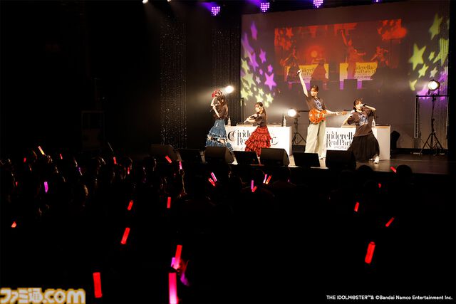 『アイマス シンデレラガールズ』Webラジオ『デレパ』公録イベント第11弾リポート。“フェス”をテーマに、公録お決まりの楽曲（？）を交えながらの豪華絢爛なステージに