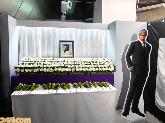 【龍が如く冠婚葬祭展】柏木さん（20歳）の見た目イメージは吉川晃司のモニカ。めでたい結婚式、散った男の葬儀もまとめてやる大型展示会レポ