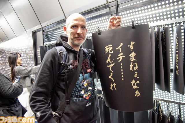 【龍が如く冠婚葬祭展】柏木さん（20歳）の見た目イメージは吉川晃司のモニカ。めでたい結婚式、散った男の葬儀もまとめてやる大型展示会レポ