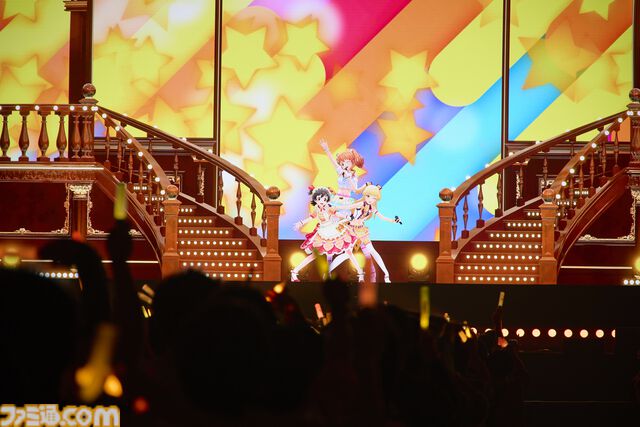 『アイマス シンデレラガールズ』xRライブ“シンデレラガールズフェス”1日目リポート。アイドルたちの原点の楽曲や本イベントのために書き下ろされた新曲『恒久のユニバース』が初披露