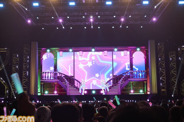 『アイマス シンデレラガールズ』xRライブ“シンデレラガールズフェス”1日目リポート。アイドルたちの原点の楽曲や本イベントのために書き下ろされた新曲『恒久のユニバース』が初披露