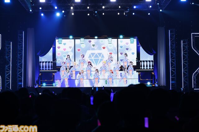 『アイマス シンデレラガールズ』xRライブ“シンデレラガールズフェス”1日目リポート。アイドルたちの原点の楽曲や本イベントのために書き下ろされた新曲『恒久のユニバース』が初披露