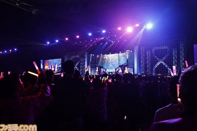 『アイマス シンデレラガールズ』xRライブ“シンデレラガールズフェス”1日目リポート。アイドルたちの原点の楽曲や本イベントのために書き下ろされた新曲『恒久のユニバース』が初披露