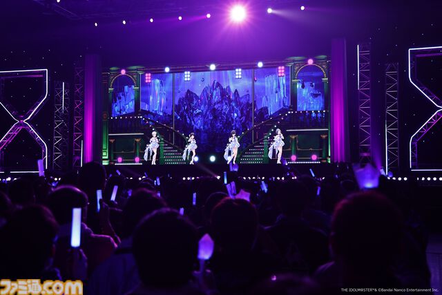 『アイマス シンデレラガールズ』xRライブ“シンデレラガールズフェス”1日目リポート。アイドルたちの原点の楽曲や本イベントのために書き下ろされた新曲『恒久のユニバース』が初披露