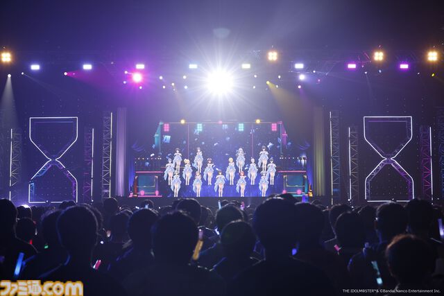 『アイマス シンデレラガールズ』xRライブ“シンデレラガールズフェス”1日目リポート。アイドルたちの原点の楽曲や本イベントのために書き下ろされた新曲『恒久のユニバース』が初披露