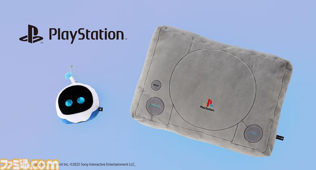 初代PS型クッションが登場。ゲームプレイやデスクワーク時にぴったりのサイズ。『アストロボット』大きめのかわいいチャームも
