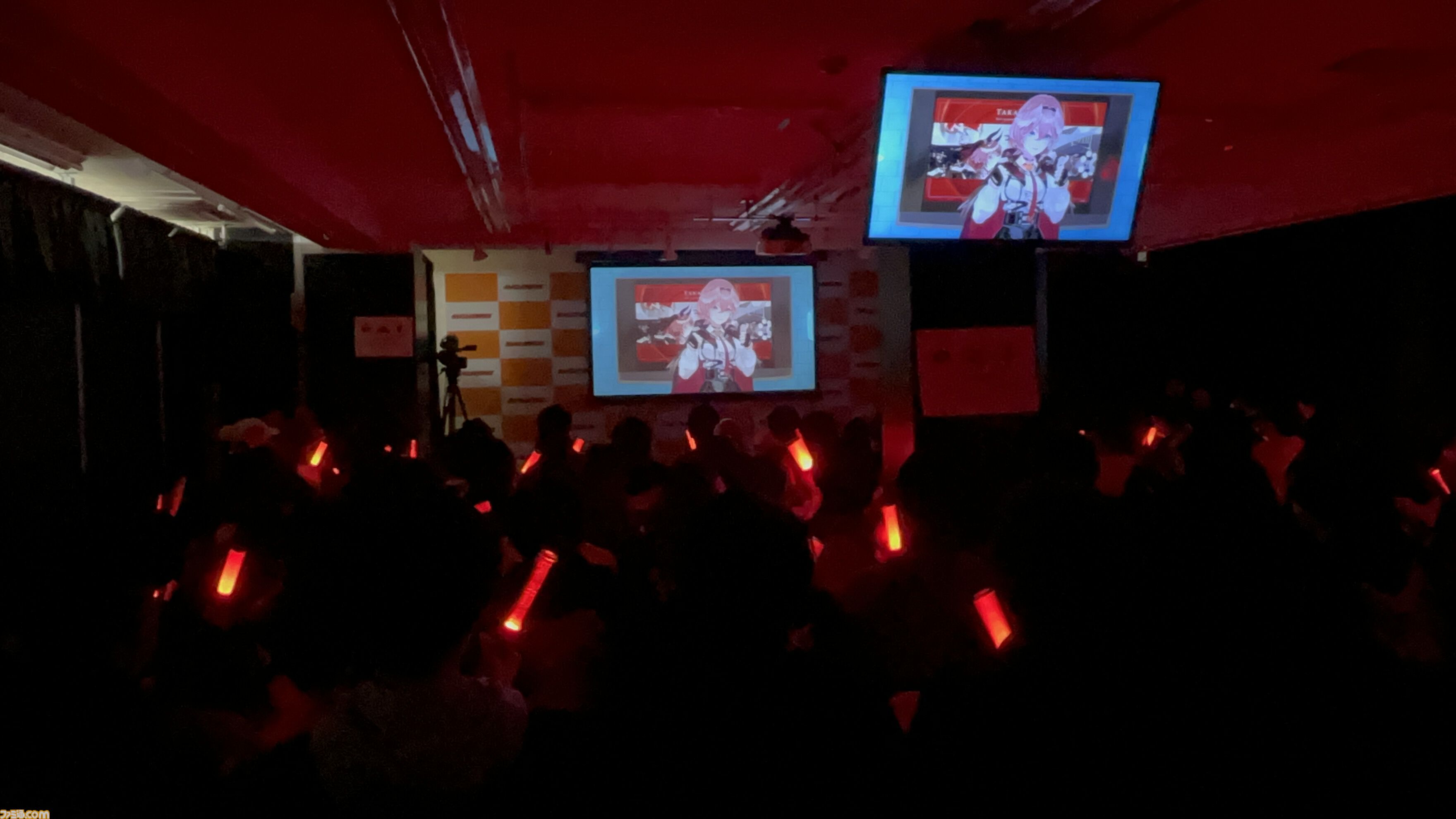 鷹嶺ルイ、2ndアルバム『Lapis Lazuli』発売記念ミニライブは全5曲のボリュームで大盛り上がり。ルイさんとの距離感も近い！【イベントリポート】