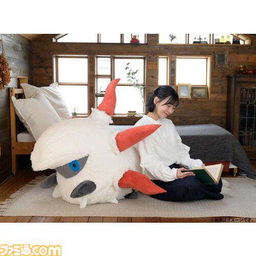 『ポケモン』メラルバ好き必見！ 高さ約1m、重さ5.4kgのビッグな等身大ぬいぐるみが受注販売。ポケモンセンターオンラインにて予約受付中【7/1 23:59まで】