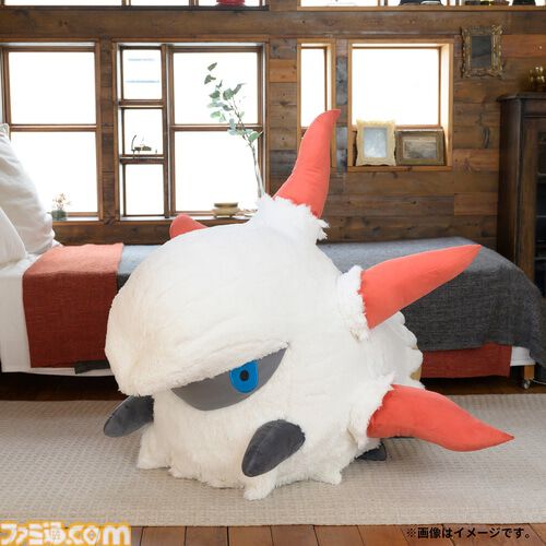 『ポケモン』メラルバ好き必見！ 高さ約1m、重さ5.4kgのビッグな等身大ぬいぐるみが受注販売。ポケモンセンターオンラインにて予約受付中【7/1 23:59まで】