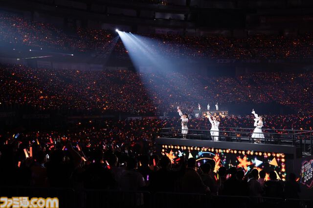 『アイマス』“MOIW2025”1日目リポート。女性陣による『宵闇のイリュージョン』や、『SideM』のアイドルによる『Orange Sapphire』など、20周年のお祭りにふさわしい大盛り上がり