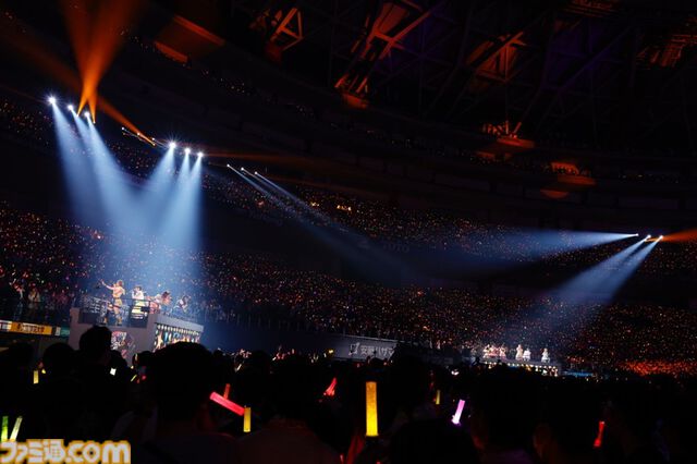 『アイマス』“MOIW2025”1日目リポート。女性陣による『宵闇のイリュージョン』や、『SideM』のアイドルによる『Orange Sapphire』など、20周年のお祭りにふさわしい大盛り上がり