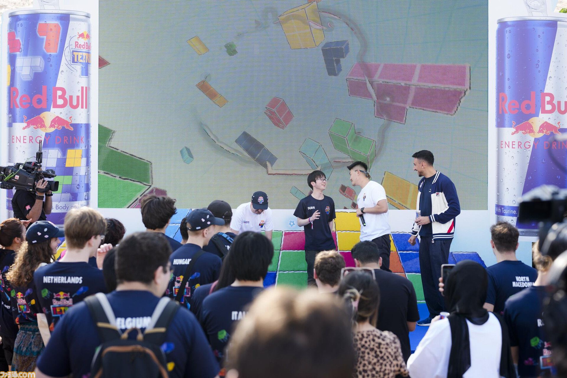 ドローンを使った世界初の空中『テトリス』が行われた“Red Bull Tetris World Final”が開催。巨大建造物ドバイフレームを活用した白熱の空中戦。日本代表AK氏はベスト16に